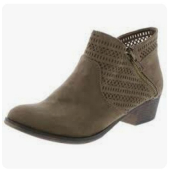 Boot - Picture 1 of 5